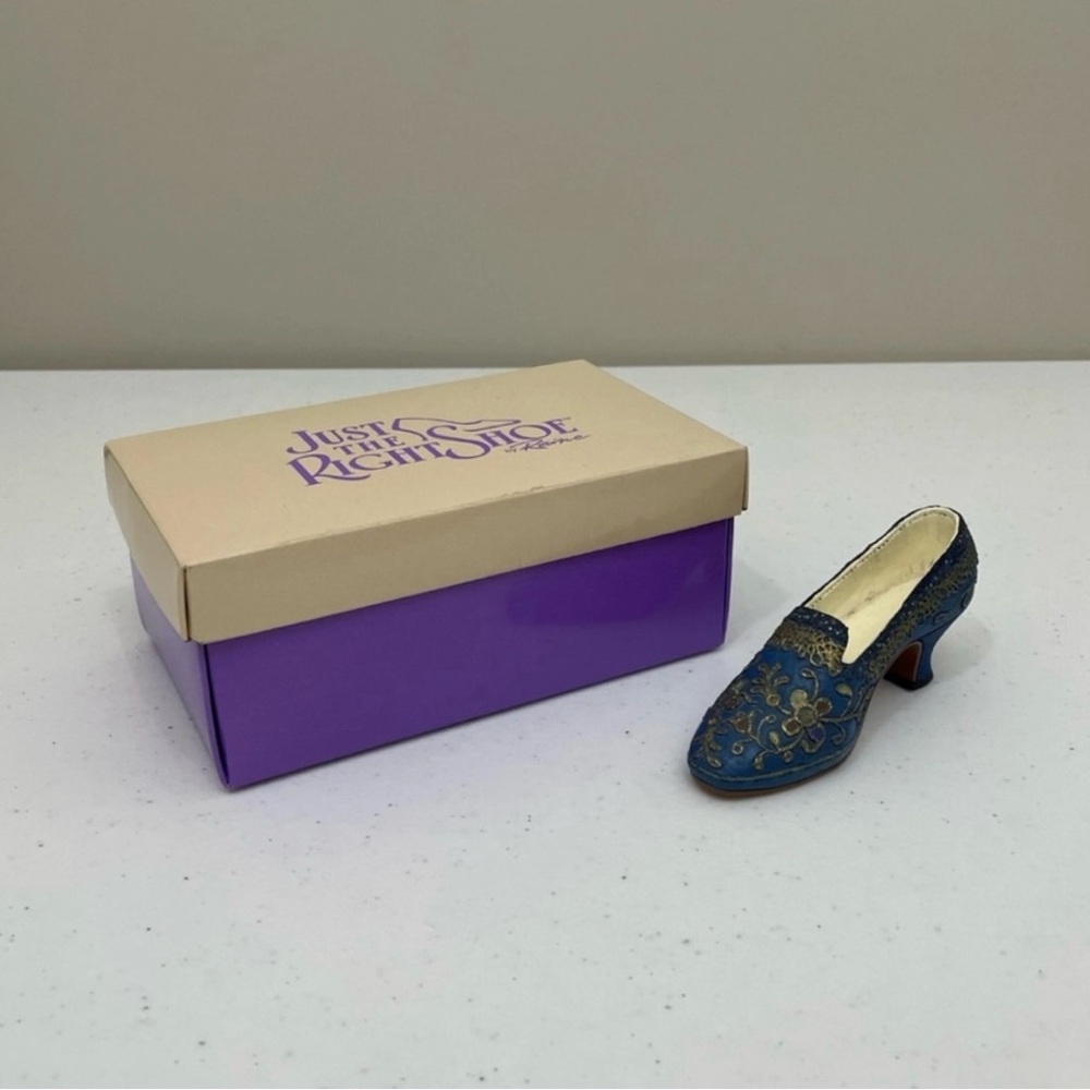 Just The Right Shoe by Raine The Empress 25012 Collectible Shoe Figurine 1998
